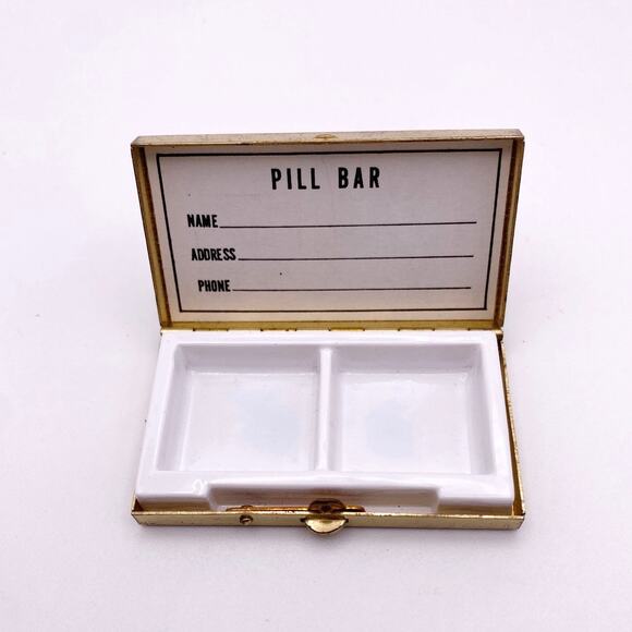 Gold Tone Vintage Pill Box With Chinese Scene Decoration - Picture 6 of 7